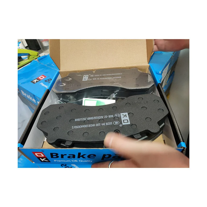 Truck Brake System No noise No Asbestos Good Wear Resistance Disc Brake Pads WG9100443050