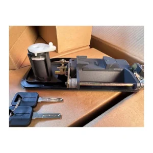 20398466 20398467 Truck Door Handle for VOLVO FH Car Fitment Purpose Replace/Repair — photo 3